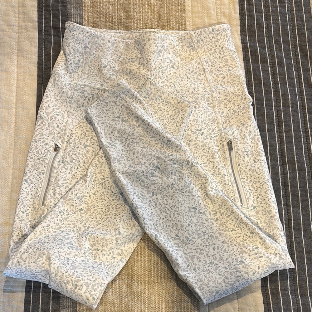 Athleta Rainier Tight in Cream and Gray Pattern